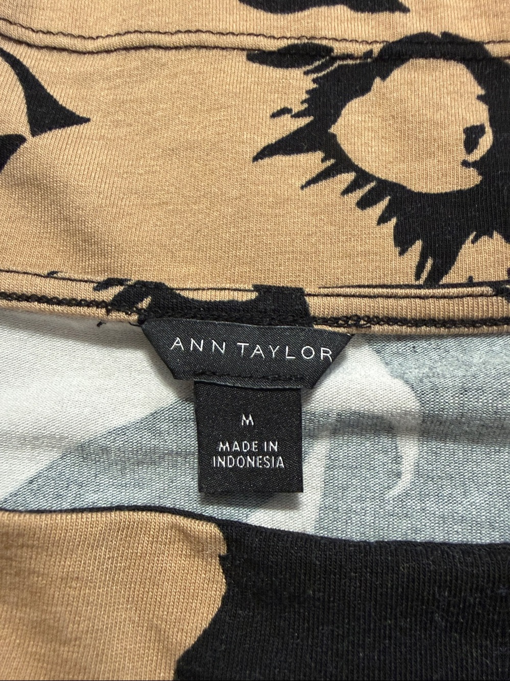 Ann Taylor Boatneck Print Stretch Top Size: M - Picture 3 of 6